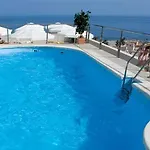 호텔 바히아 알무네카르 4*