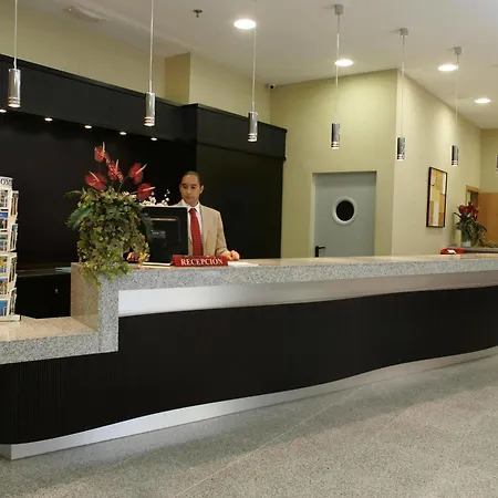 바히아 알무네카르 호텔 4*